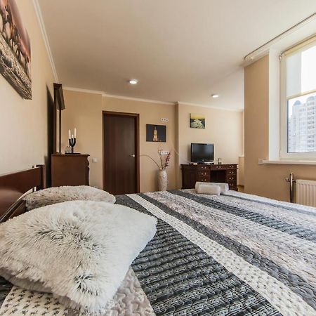 Super Comfort Flat For You Near The Metro. 基輔 外观 照片