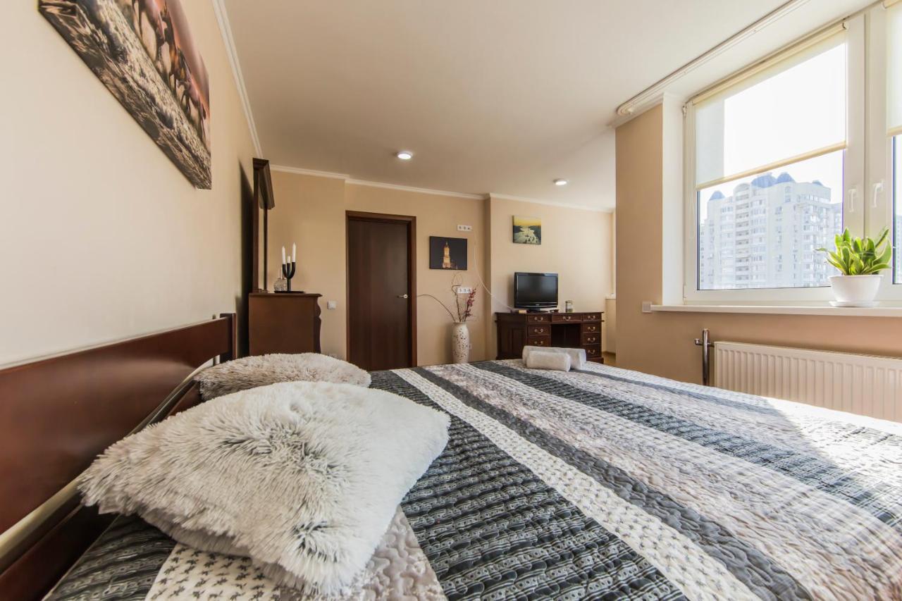 Super Comfort Flat For You Near The Metro. 基輔 外观 照片