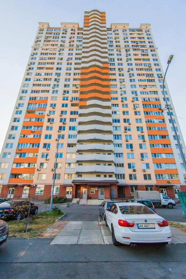 Super Comfort Flat For You Near The Metro. 基輔 外观 照片