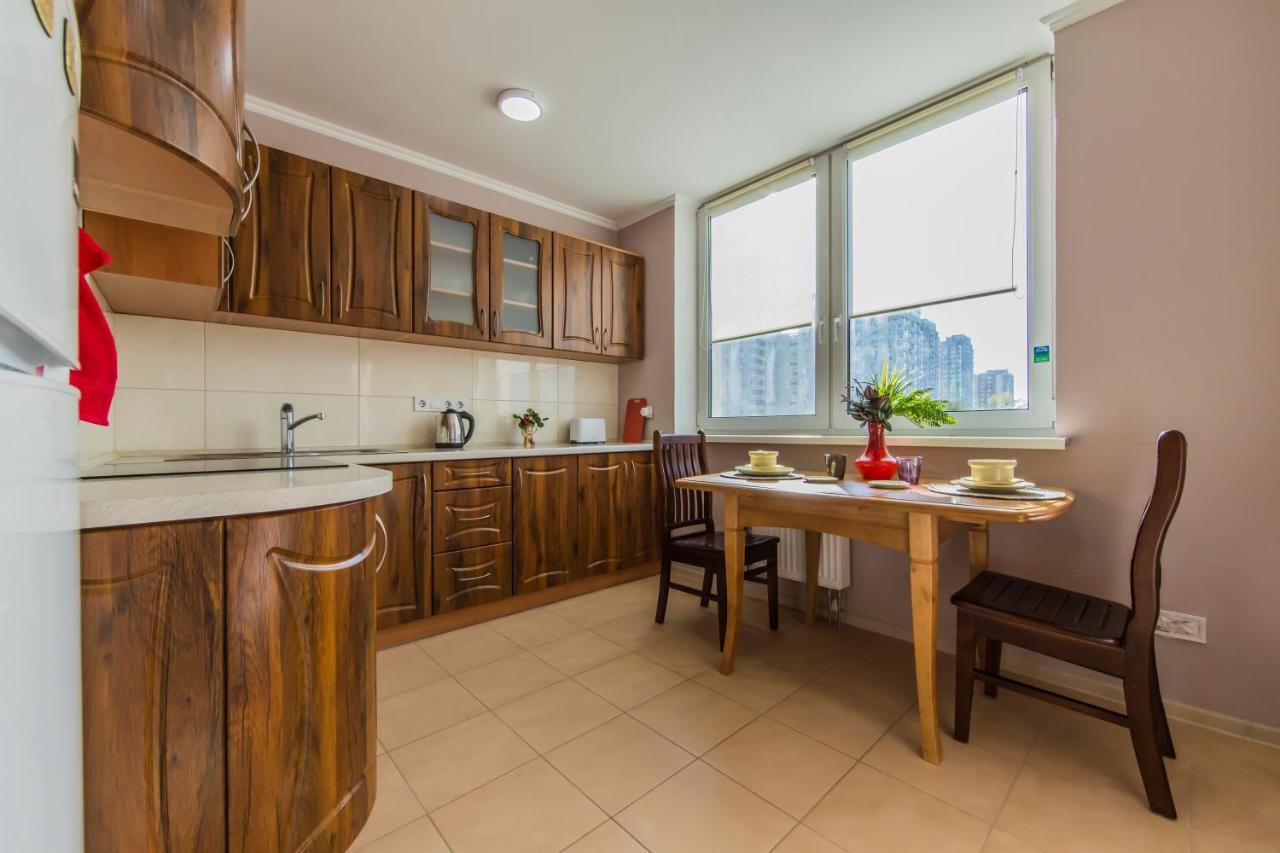 Super Comfort Flat For You Near The Metro. 基輔 外观 照片