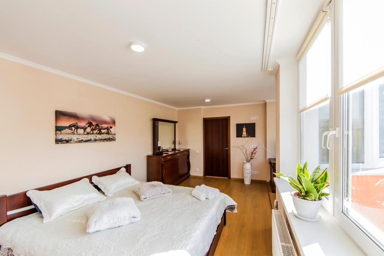 Super Comfort Flat For You Near The Metro. 基輔 外观 照片
