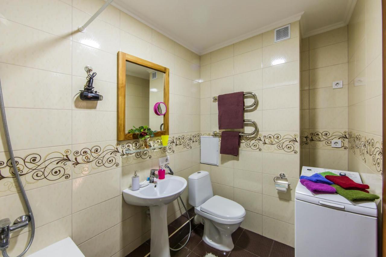 Super Comfort Flat For You Near The Metro. 基輔 外观 照片