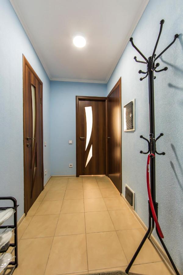 Super Comfort Flat For You Near The Metro. 基輔 外观 照片