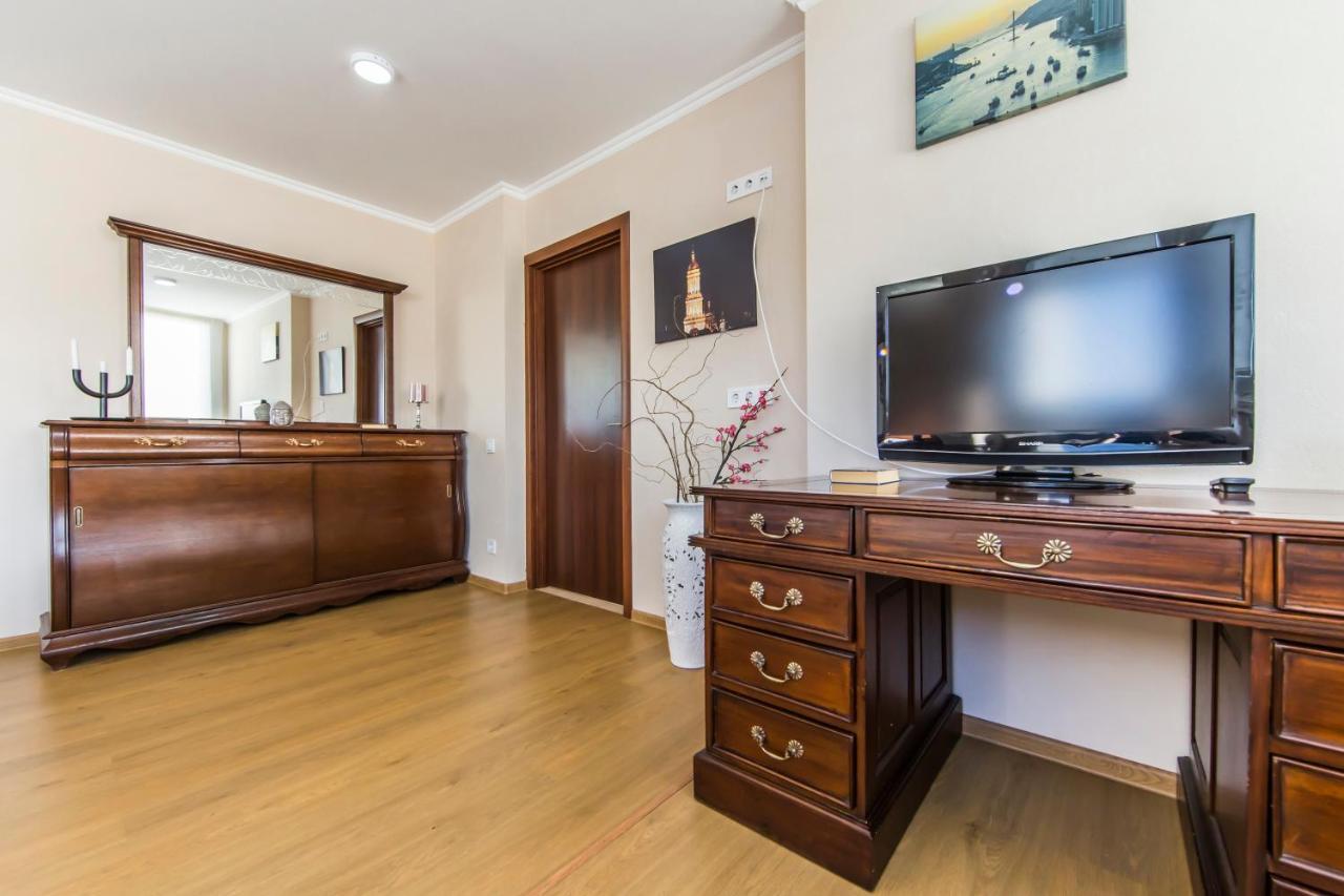 Super Comfort Flat For You Near The Metro. 基輔 外观 照片