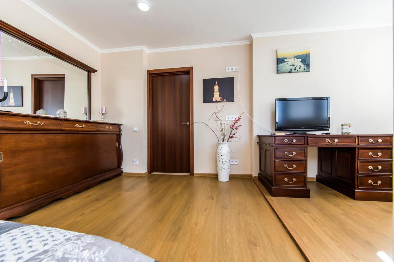 Super Comfort Flat For You Near The Metro. 基輔 外观 照片