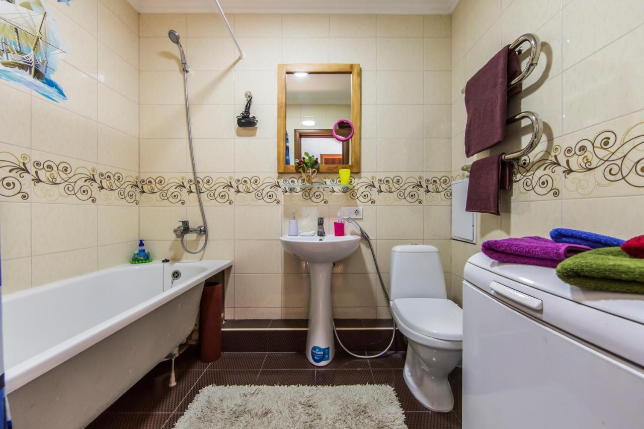 Super Comfort Flat For You Near The Metro. 基輔 外观 照片