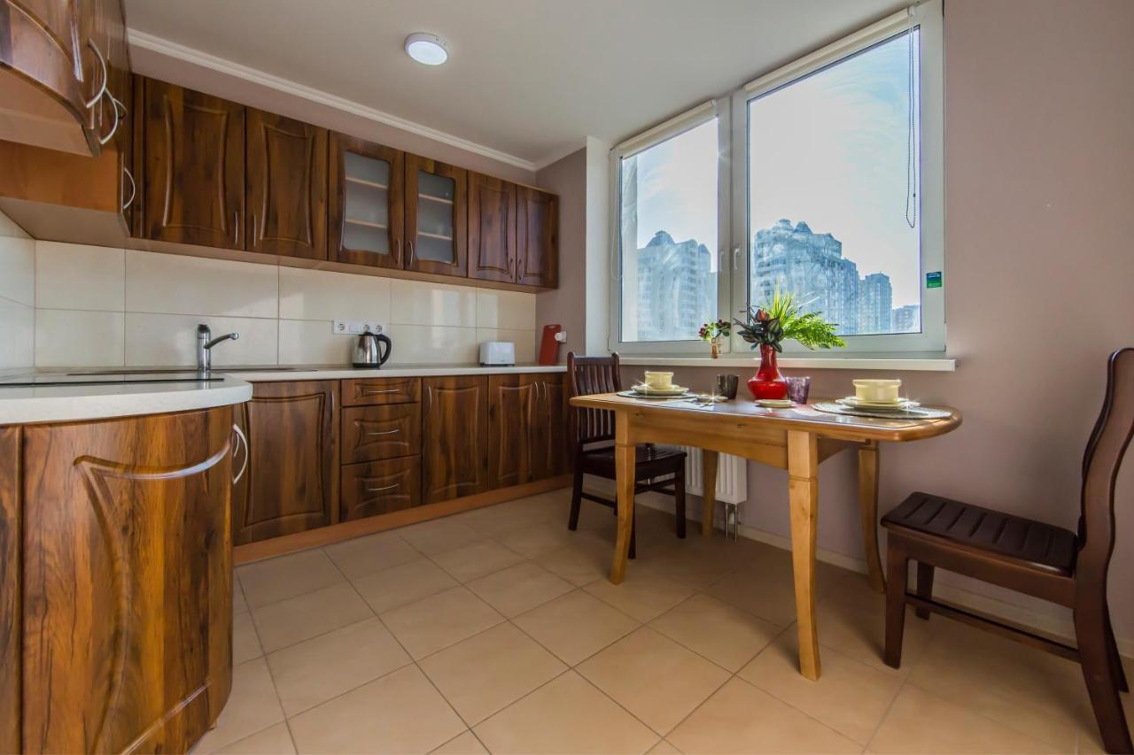 Super Comfort Flat For You Near The Metro. 基輔 外观 照片