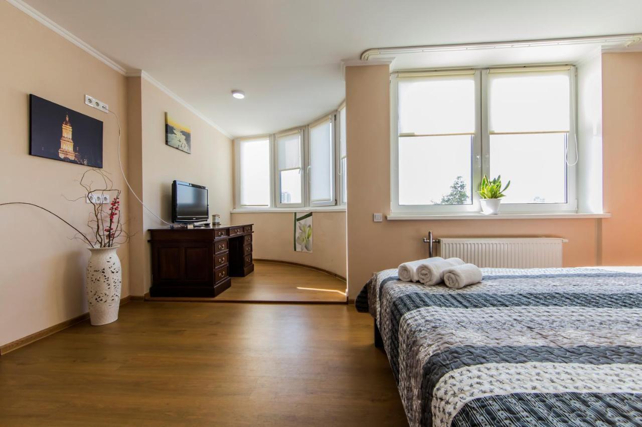 Super Comfort Flat For You Near The Metro. 基輔 外观 照片